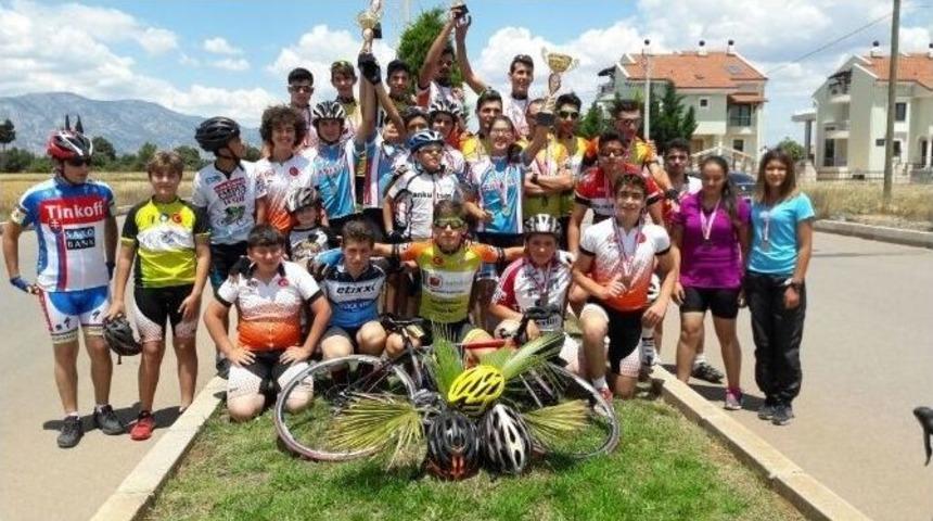 D&ouml;şemealtı&rsquo;nın Gen&ccedil;leri Başarıdan Başarıya Koşuyor