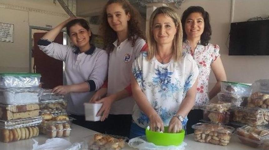 Lise &Ouml;ğrencileri Ter&ouml;rle M&uuml;cadele Eden Asker Ve Polise Selam G&ouml;nderdi