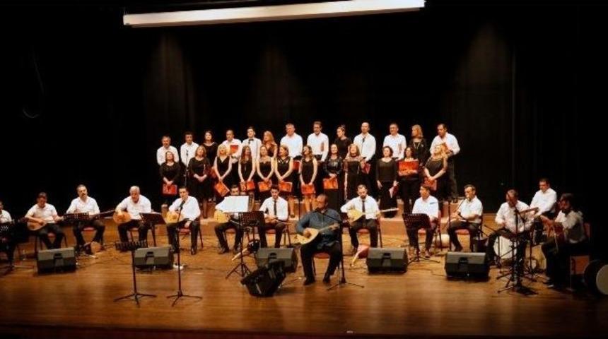 &Ccedil;etin Akdeniz Ve Korosundan Muhteşem Konser