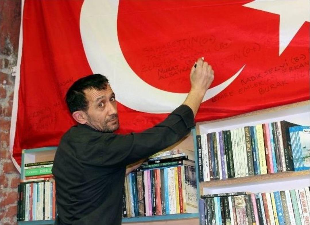 Kan Gruplarını T&uuml;rk Bayrağına İşlediler