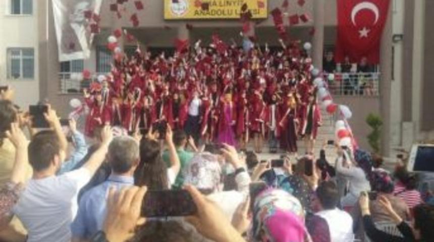 Soma Linyit Anadolu Lisesinde Mezuniyet Sevinci