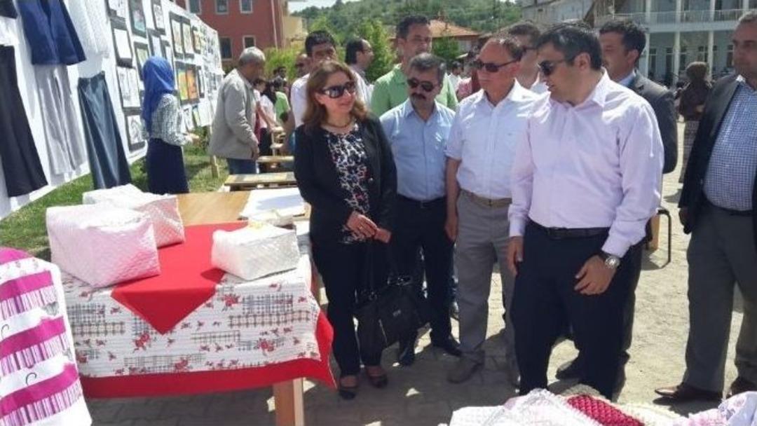 Hayat Boyu &Ouml;ğrendiler, Şenlikle Sergilediler