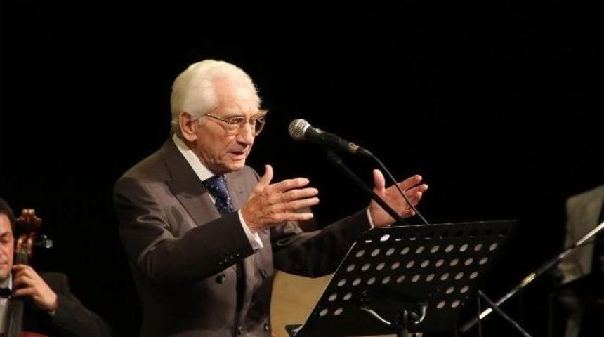 Alaeddin Yavaşca, 90 Yaşında Sahneye &Ccedil;ıktı