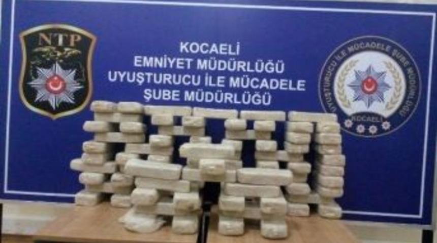 Otob&uuml;s&uuml;n Yakıt Deposunda 41 Kilo Eroin