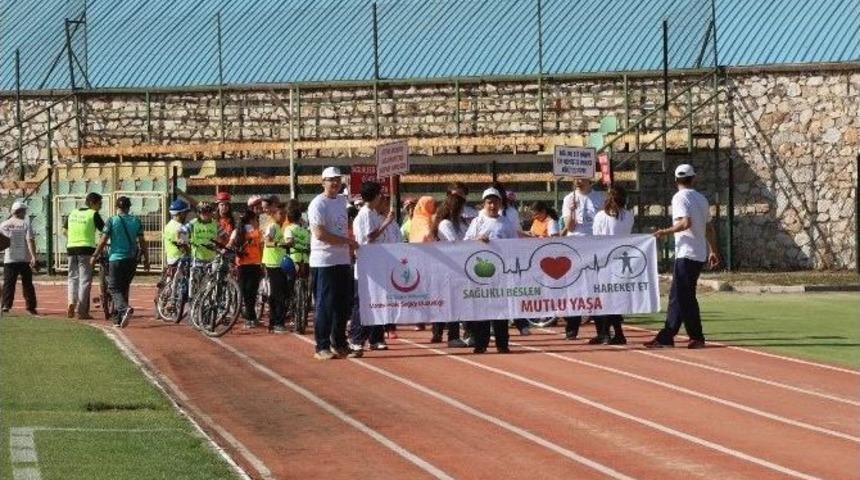 Akhisarlılar Obeziteye Karşı Y&uuml;r&uuml;d&uuml;