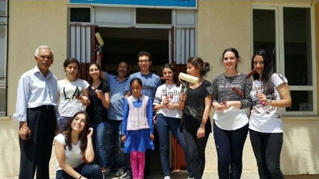 Gkv&rsquo;liler K&ouml;y Okullarını Onardı Ve Boyadı