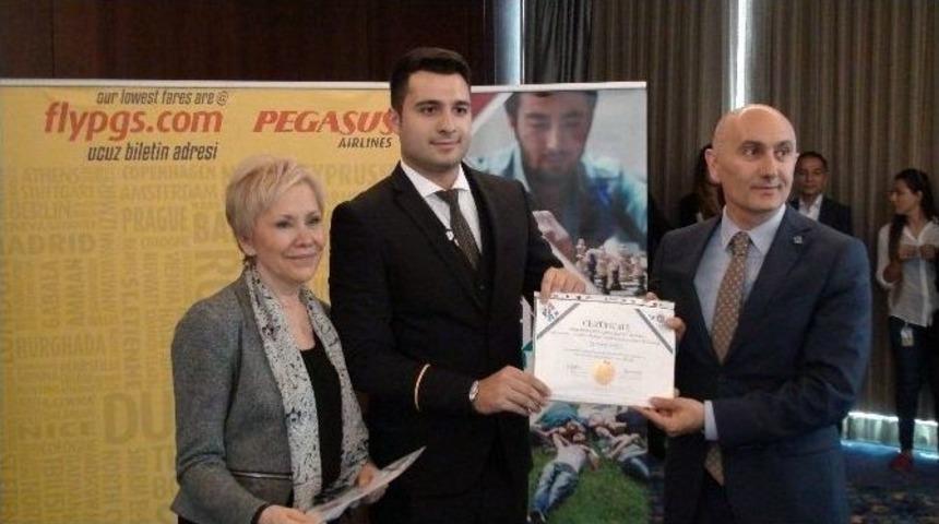 Pegasus Hava Yolları Ve Hasan Kalyoncu &Uuml;niversitesi&rsquo;nin Kabin Memurluğu Eğitimi Programı İlk Mezunlarını Verdi