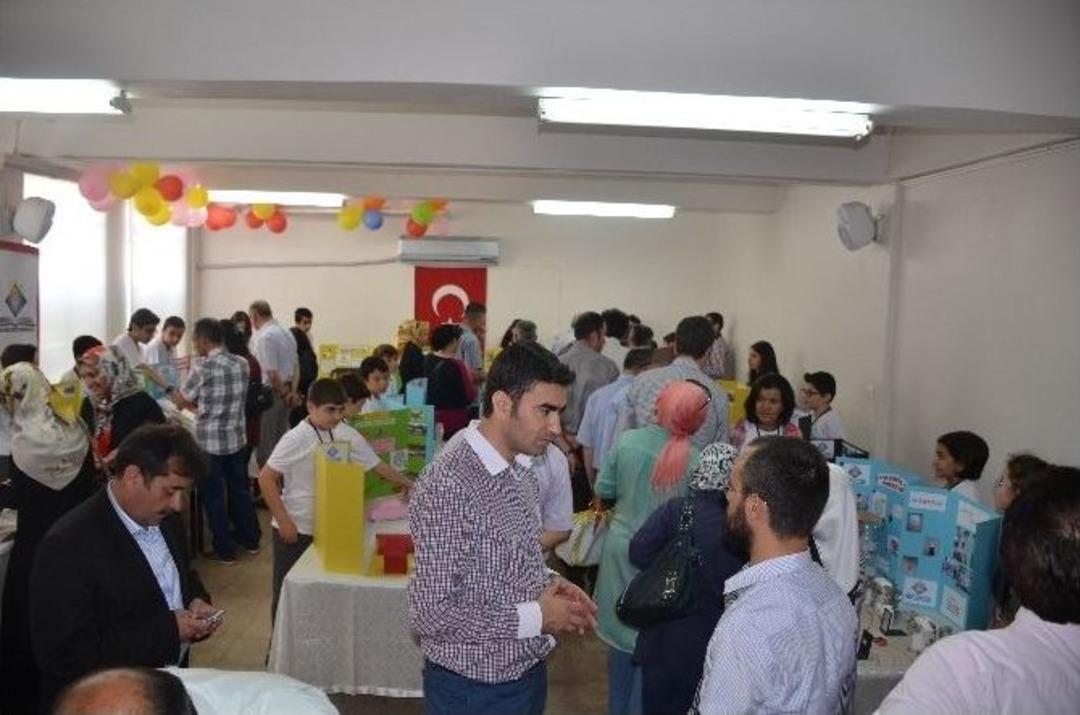 Malhun Hatun Ortaokulunda 4006 Tubitak Bilim Fuarı