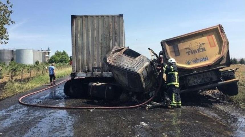 Tekirdağ&rsquo;da Feci Kaza: Tır S&uuml;r&uuml;c&uuml;s&uuml; Yanarak &Ouml;ld&uuml;