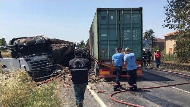 Tekirdağ’da Feci Kaza: Tır Sürücüsü Yanarak Öldü