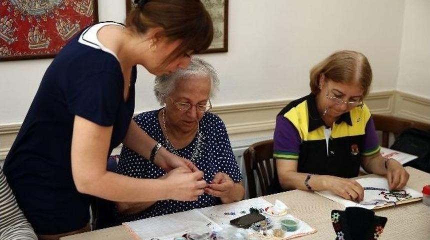 43 Yıla 43 Ayrı Kurs Sığdırdı... Bu Tutkusu Sayesinde Kanseri De Yendi