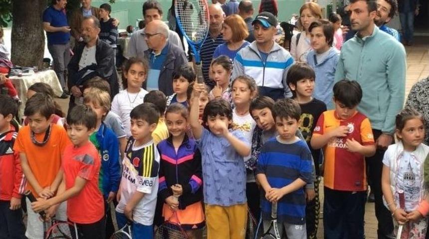 Zonguldak Tenis Deniz Spor Kul&uuml;b&uuml;nde Madalyalar G&ouml;z Kamaştırdı