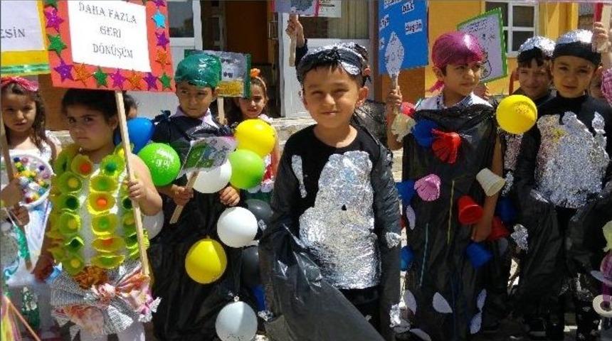 Anaokulu &Ouml;ğrencilerinden &Ouml;rnek Defile