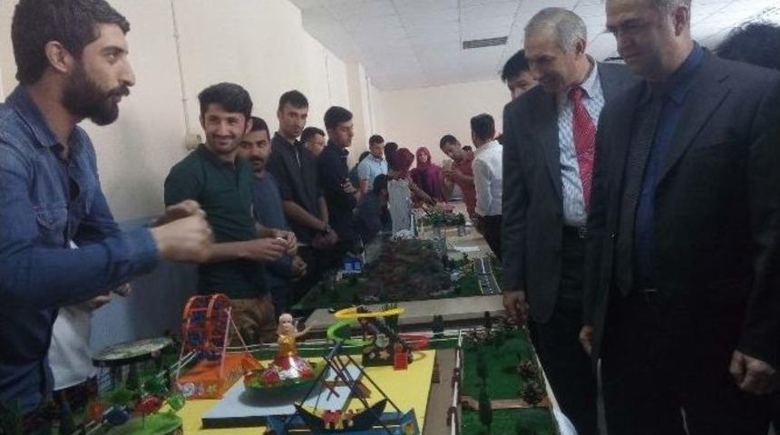 Be&uuml; Teknik Bilimler Myo&rsquo;dan Sergi