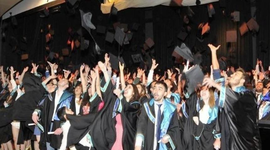Sel&ccedil;uk İletişim&rsquo;de Mezuniyet Heyecanı