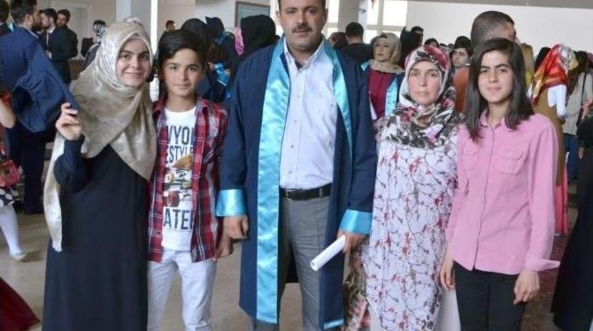 Sanatı İ&ccedil;in &Uuml;niversite Bitirdi