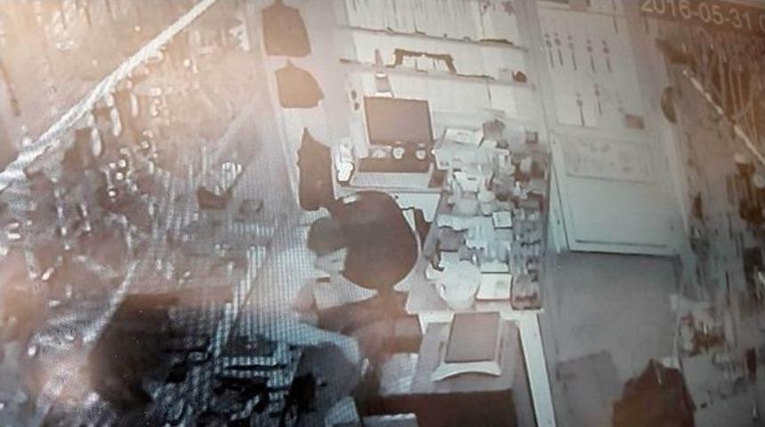 5 Bin Liralık Tespih &Ccedil;aldı