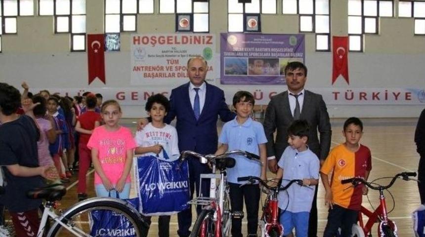 Bilim, Sanat, K&uuml;lt&uuml;r Ve Spor Ligi &Ouml;d&uuml;lleri Verildi
