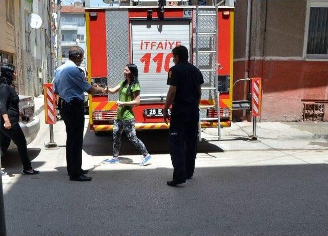 Kediyi Kurtarmak İsterken Bacaya Sıkıştı