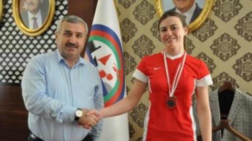 Başkan Baran Nihan Kuru&rsquo;yu Makamında Ağırladı