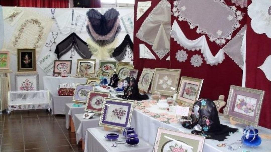 Gediz Halk Eğitim Merkezi&rsquo;nin &Ouml;ğrenme Şenliği Ve Geleneksel Yılsonu Sergisi İlgi G&ouml;rd&uuml;