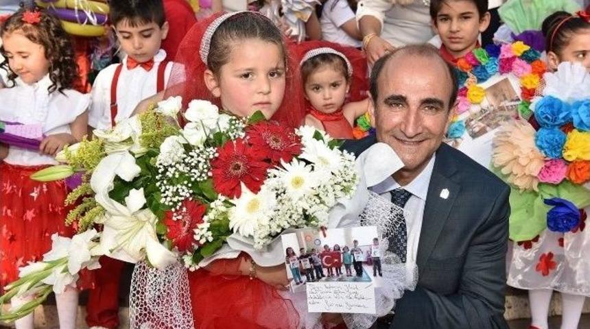 Miniklerin Mezuniyet Sevinci