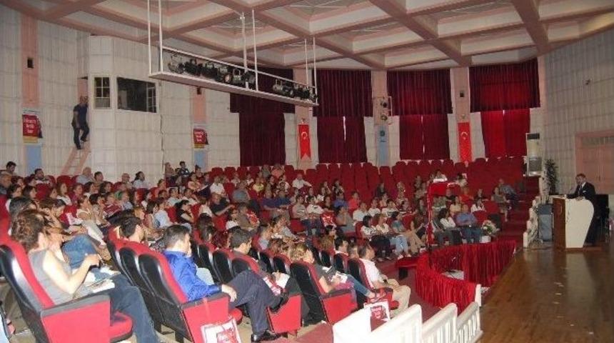 Burak Kılan&ccedil;, İzmir Kız Lisesi&rsquo;nde Rehber &Ouml;ğretmenlerle Buluştu