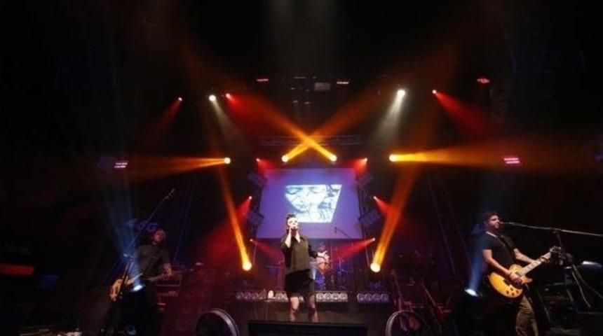 Farklı Şehirlerde Aynı Anda Başlayan 3 Konser, Canlı Yayınla Birbirine Bağlandı