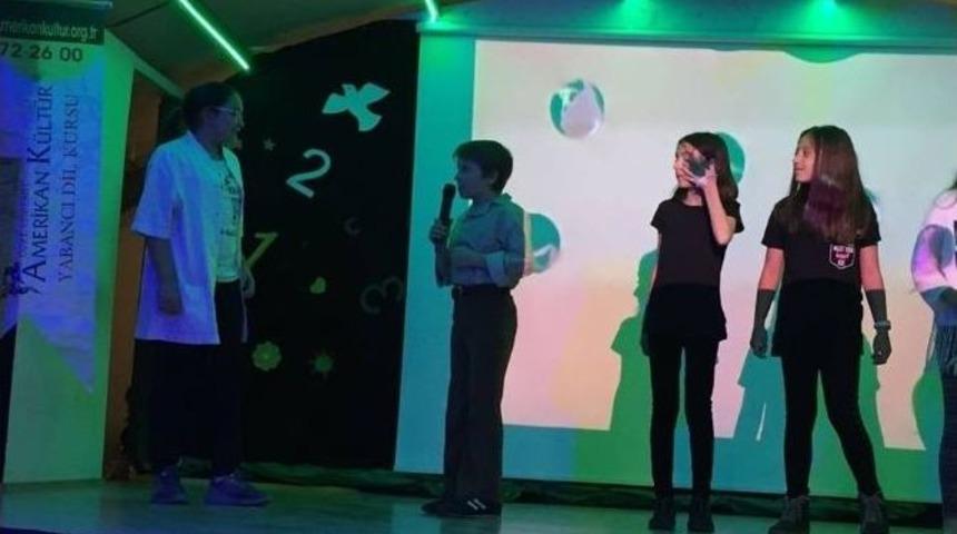 &Ouml;ğrencilerden İngilizce Gecesi