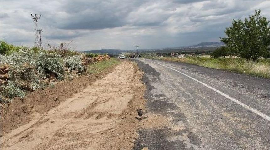İncesu Belediyesi Ekipleri Yol Genişletme &Ccedil;alışmalarına Devam Ediyor