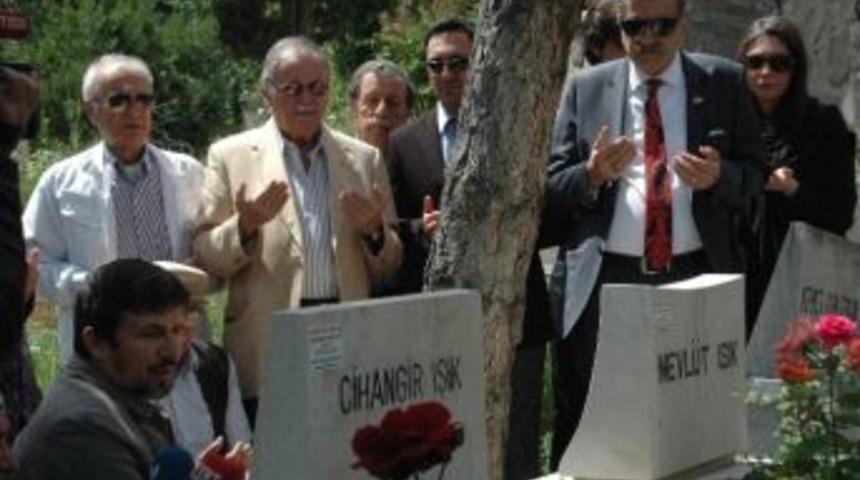 Gazeteci Mevl&uuml;t Işık Anıldı