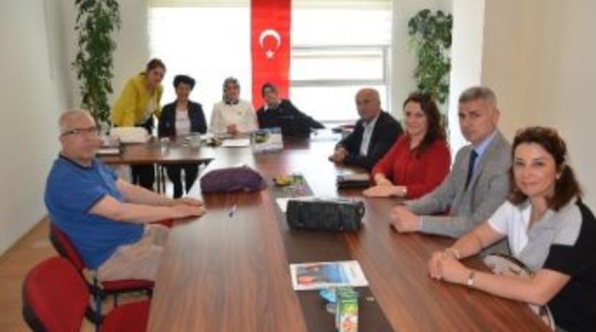 Tekstil Atıklarının Geri D&ouml;n&uuml;ş&uuml;m&uuml; Masaya Yatırıldı