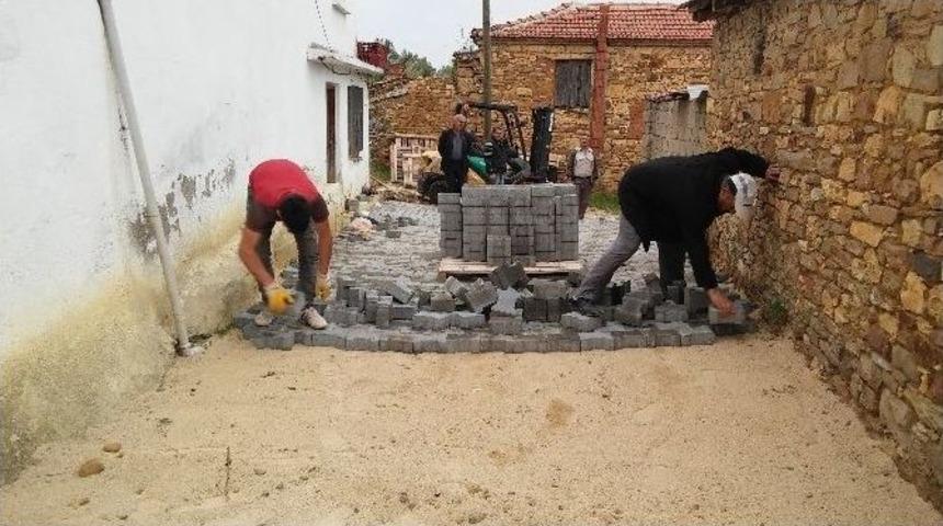Kırsal Mahallelere 4 Ayda 26 Bin Metrekare Parketaş Yol Yapıldı