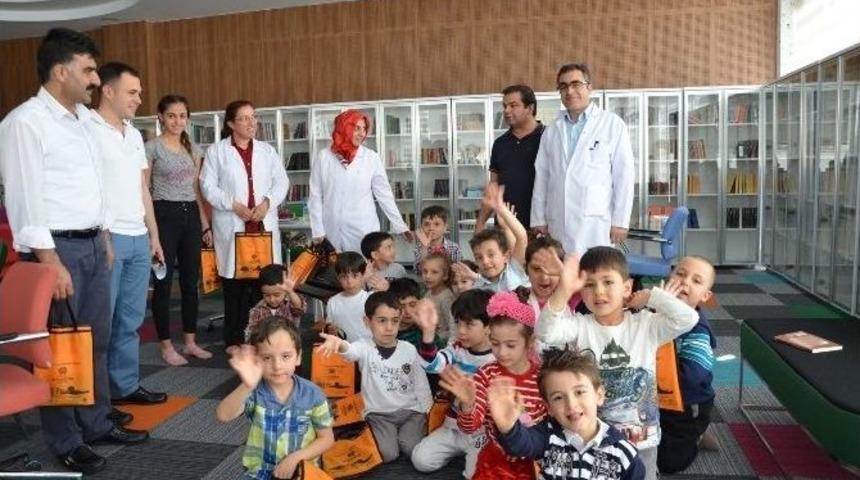 Miniklerden İlk K&uuml;t&uuml;phane Ziyareti