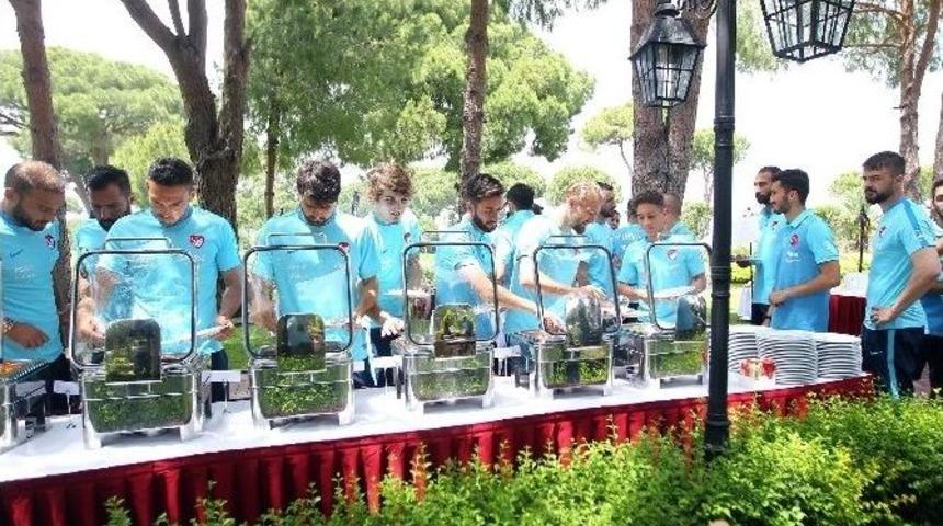 İlber Ortaylı, A Milli Takım&rsquo;ın Kampını Ziyaret Etti