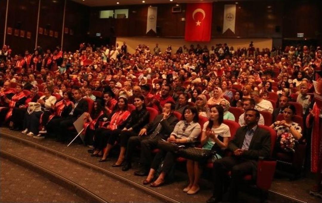 Er&uuml; Doğu Dilleri Ve Edebiyatı B&ouml;l&uuml;m&uuml;nde Mezuniyet Coşkusu