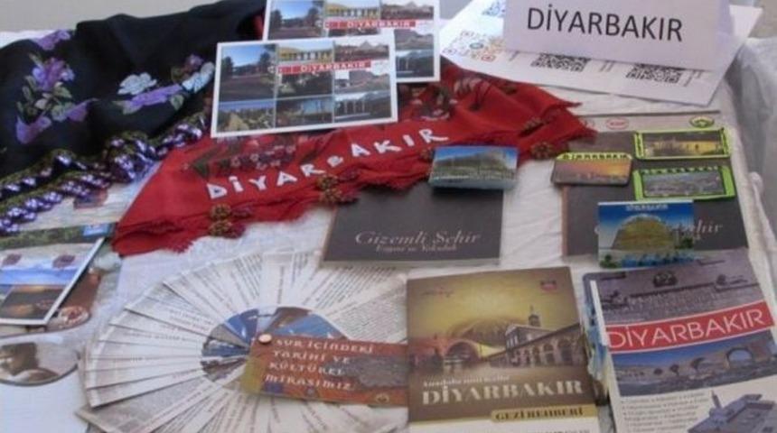 Ergani&rsquo;de &lsquo;&ccedil;emberimde G&uuml;l Oya&rsquo; Sergi A&ccedil;ıldı