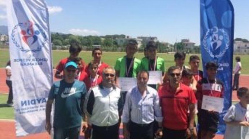 Sadiye L&uuml;tfi Evliyaoğlu Ortaokulu Atletizmde Şampiyon Oldu