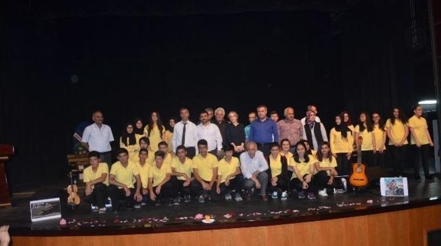 Kitap Okuma Yarışmasında Dereceye Giren Velilere &Ouml;d&uuml;l Verildi