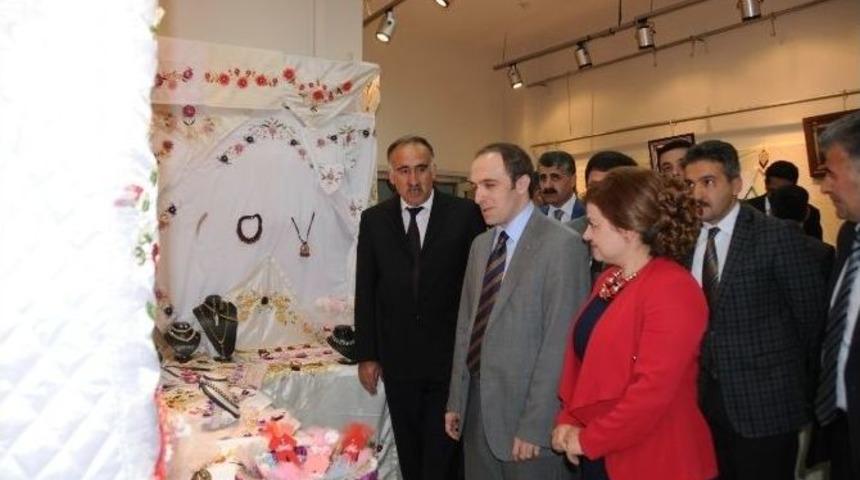 Hakkari&rsquo;de Yılsonu Sergisi