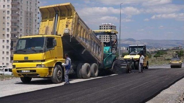 Talas Mevlana’da Yeni Yollar Asfaltlanıyor