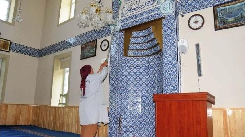 Camiler Temizlenerek Ramazan Ayına Hazırlandı