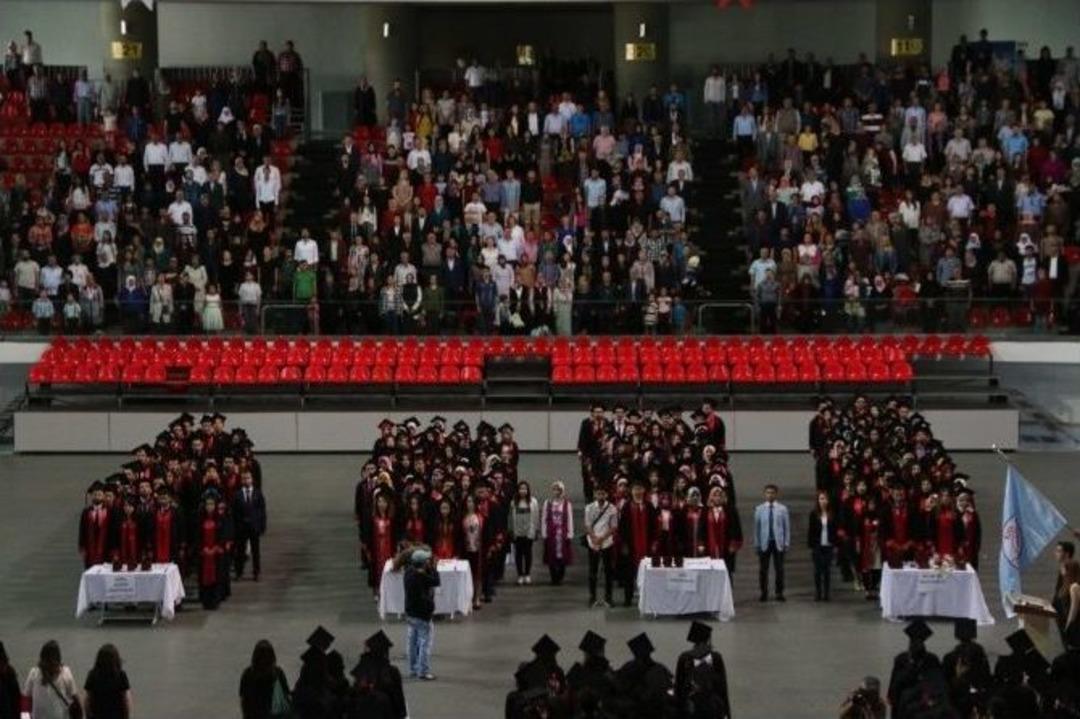 Er&uuml; Eğitim Fak&uuml;ltesi&rsquo;nde Mezuniyet Heyecanı