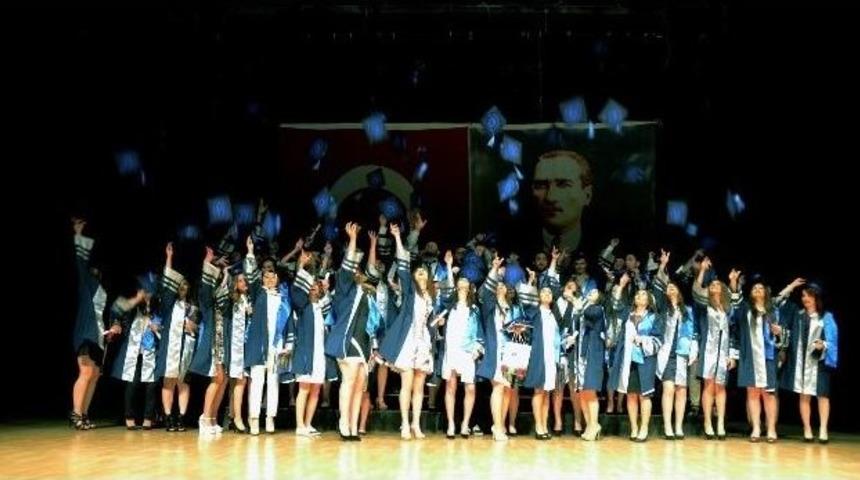 Kırklareli &Uuml;niversitesi Turizm Fak&uuml;ltesi Mezuniyet T&ouml;reni