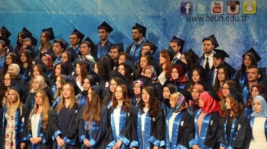 Ahmet Erdoğan Sağlık Hizmetleri Meslek Y&uuml;ksekokulu Mezunlarını Uğurladı