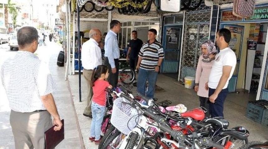 Başkan Turgut Esnafı Ziyaret Etti