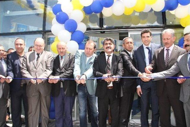 New Holland Ardahan Plazası Açıldı