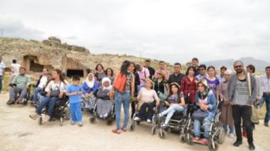 Engelliler Hilar Mağaraları’nı Gezdi