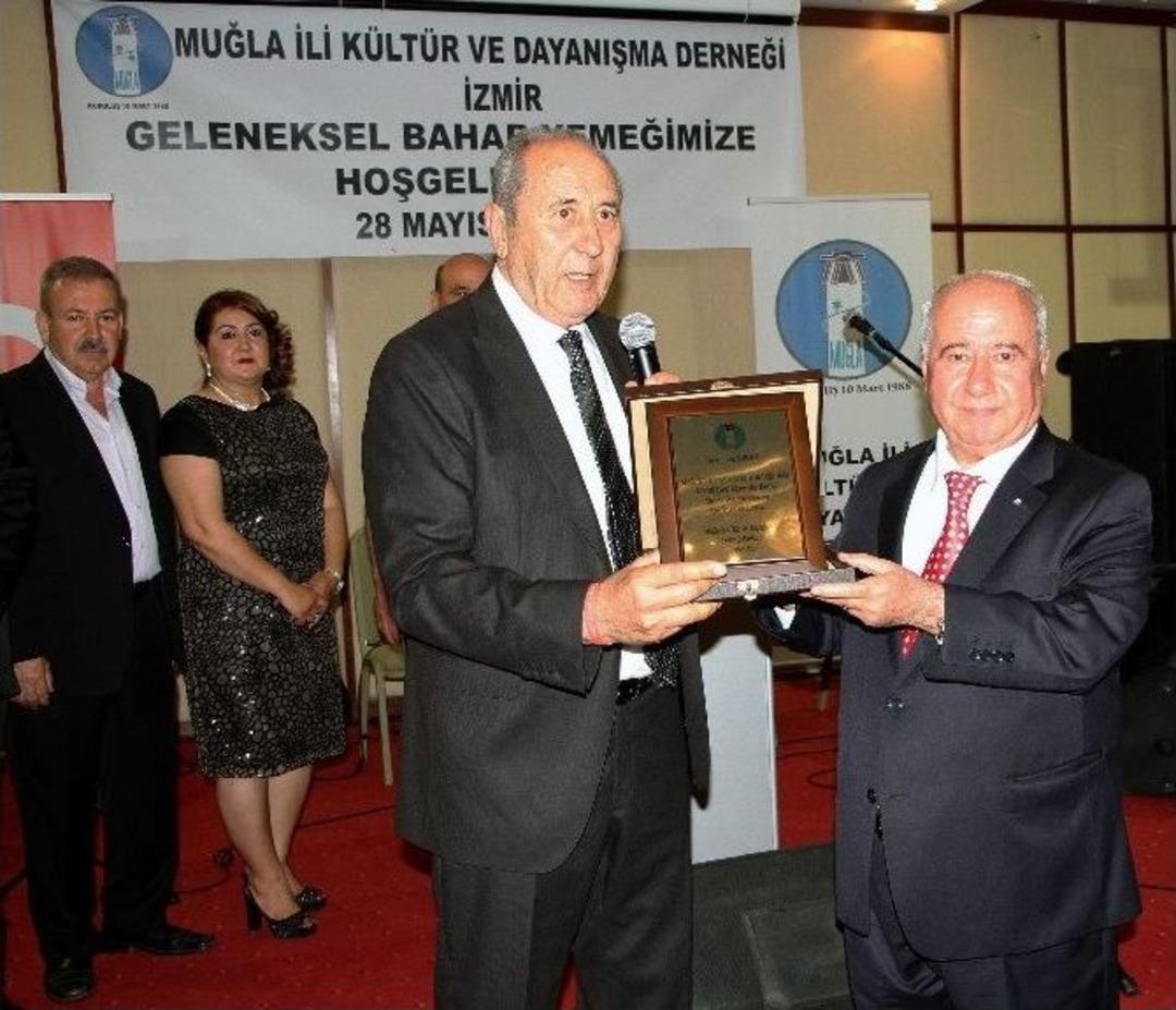 İzmir&rsquo;deki Muğlalılar &Ccedil;eşme&rsquo;de Buluştu