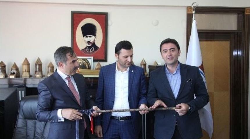 Başbakan Yıldırım&rsquo;ın Ailesinden Ahlat&rsquo;a Ziyaret